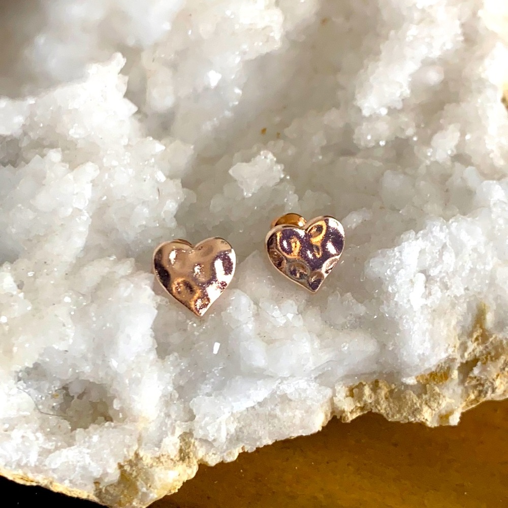 Dainty hammer style heart stud earrings